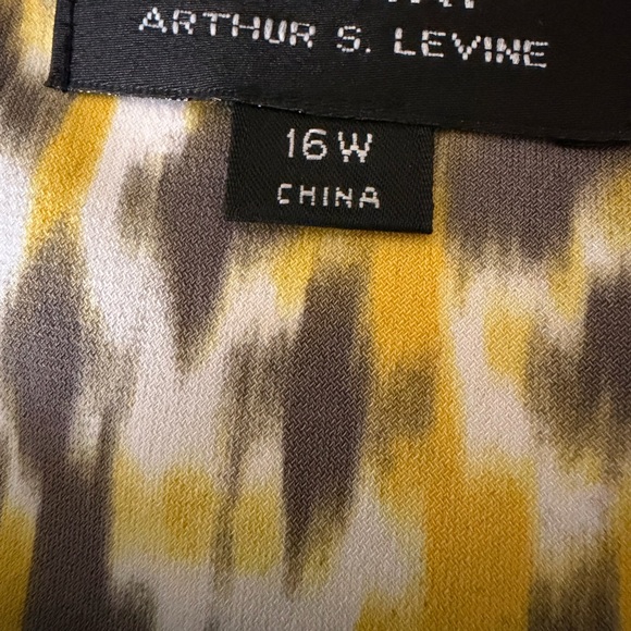 Women's Gray&Yellow Patterned Short Sleeve Dress. Faux Wrap, Flattering Draping. - Picture 8 of 10